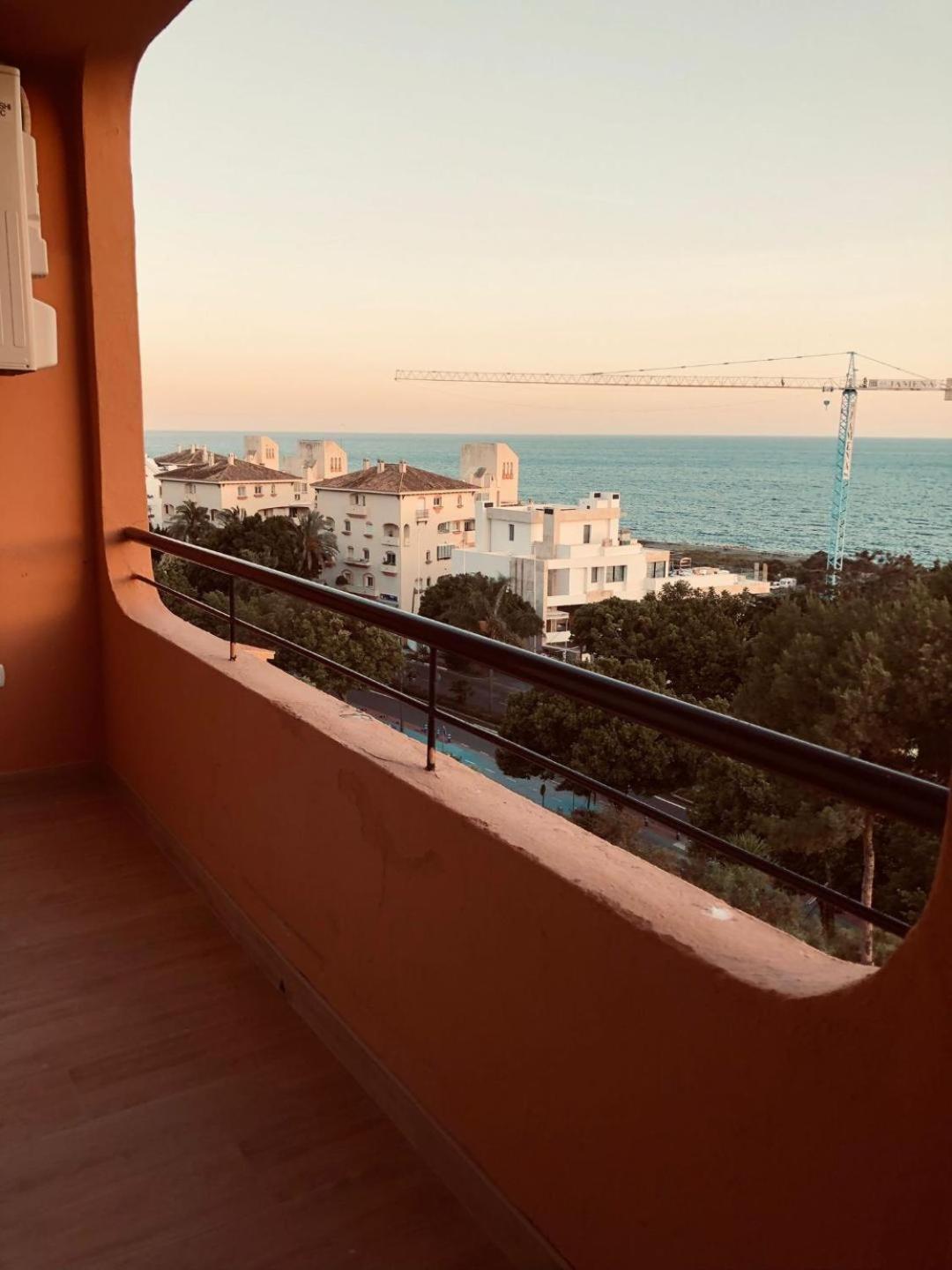 Apartamento Playa Del Cristo Estepona Exteriör bild